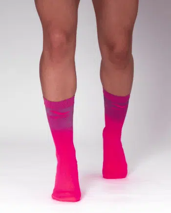 Calcetines de compresión para crossfit de caña baja color rosa y morado